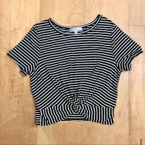🌺 Black and White Striped Crop Top